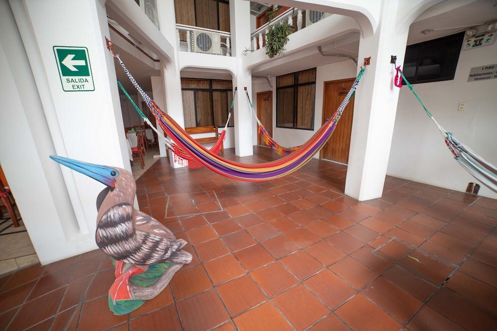 Hotel Red Booby Puerto Ayora  Buitenkant foto